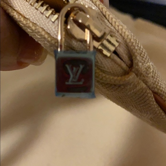 Louis Vuitton Mini Monogram coin purse - Picture 7 of 7